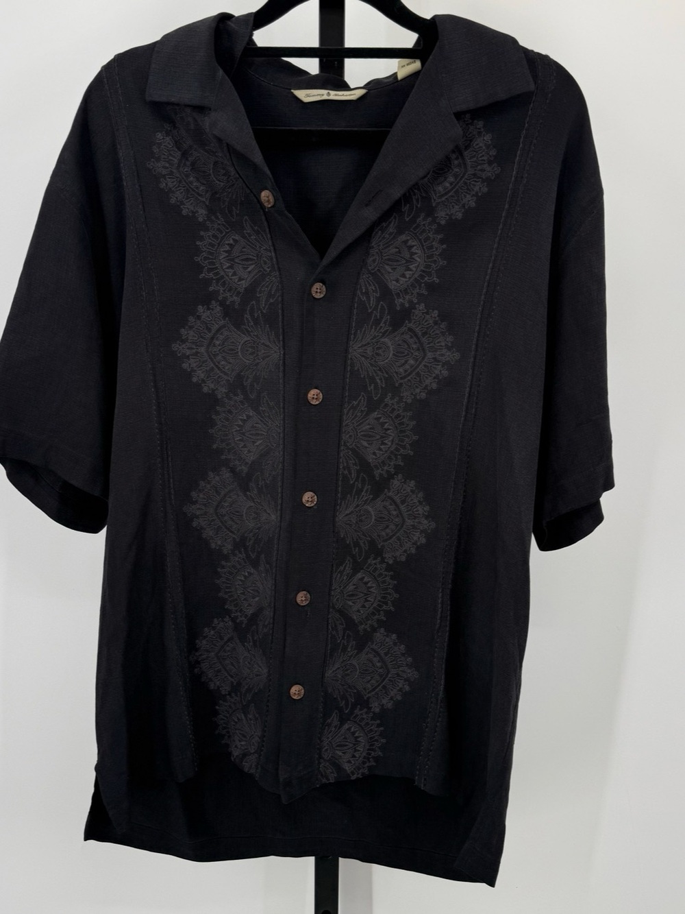 Tommy Bahama Silk Paisley Button Down in Black Like New